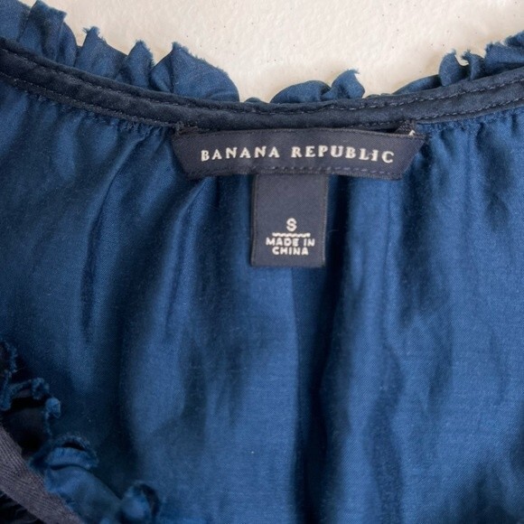Banana Republic Silk Blend Sleeveless Raw Edge Ruffle Neck Navy Top Women Small - Picture 5 of 11
